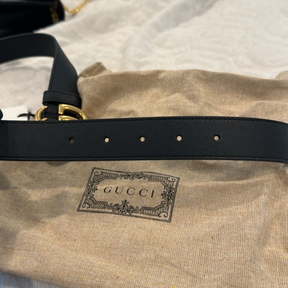 Black Gucci Belt Medium emblem size - Picture 3 of 5